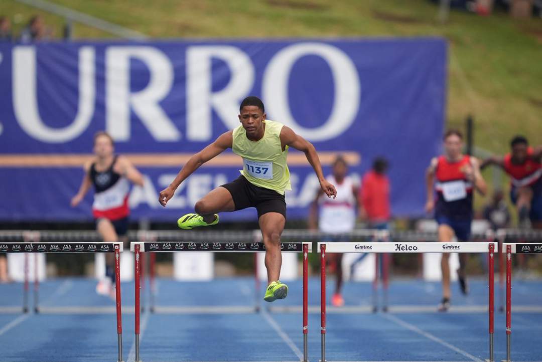 Tiener uit Vryburg skitter met goud in 400 m-hekkies | Netwerk24